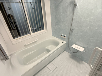 バスルームリフォーム 断熱窓を取り入れ、タイル浴室を快適なユニットバスへ